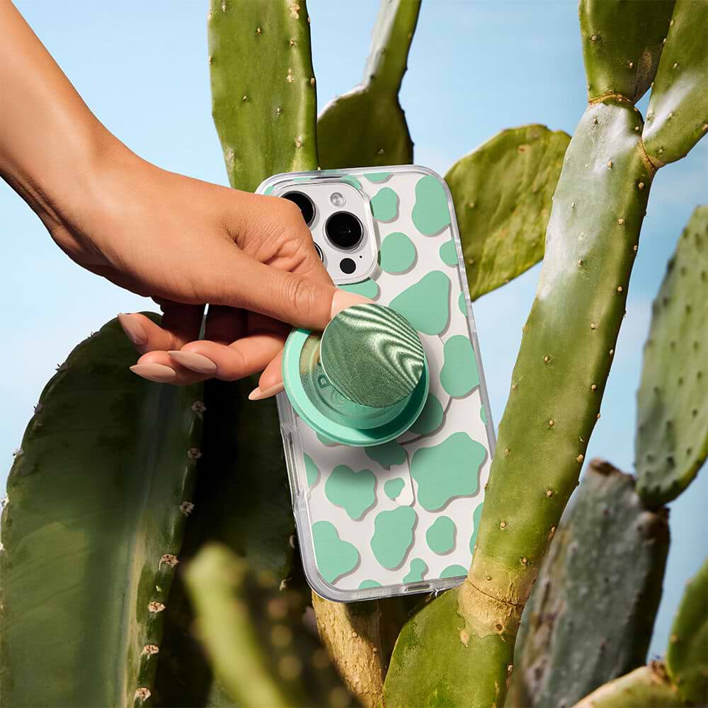 Turquoise Cow Cow — iPhone 16 Plus MagSafe Case - US 89883